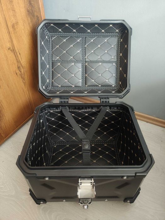 ALUMINIOWY kufer motocyklowy centralny CZARNY 45L uniwersalny + PŁYTA