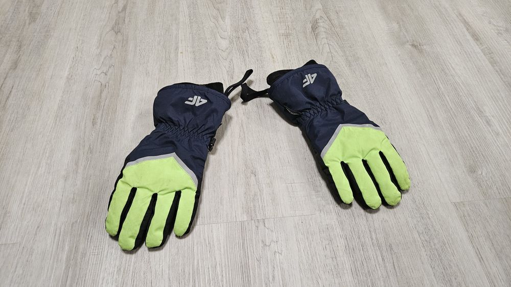 Rekawiczki narciarskie 4F ( dla 10 latka)