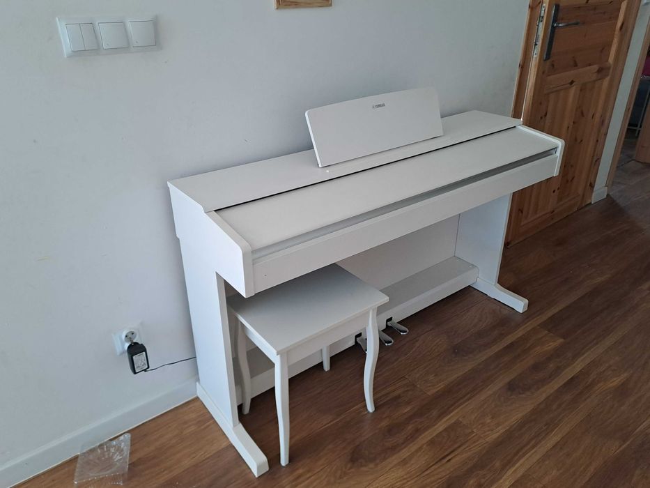 Pianino cyfrowe YAMAHA YDP 144 White Arius - stan bardzo dobry!