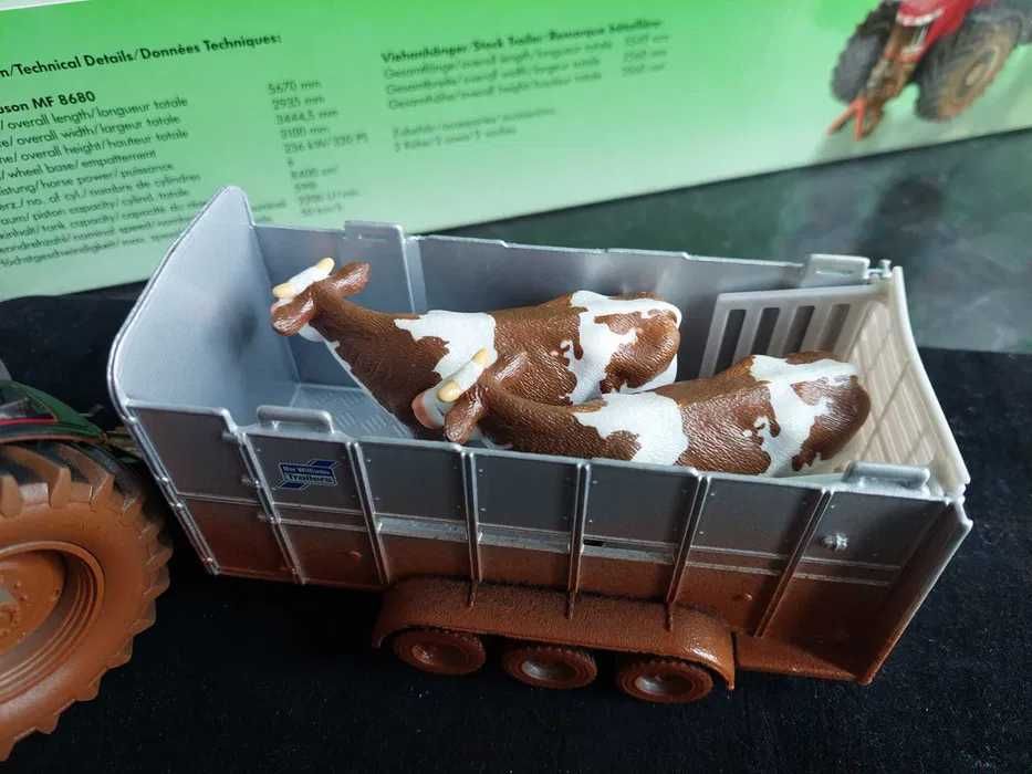 Siku 8608 Massey Ferguson 8680+ przyczepa z krowami 1:32