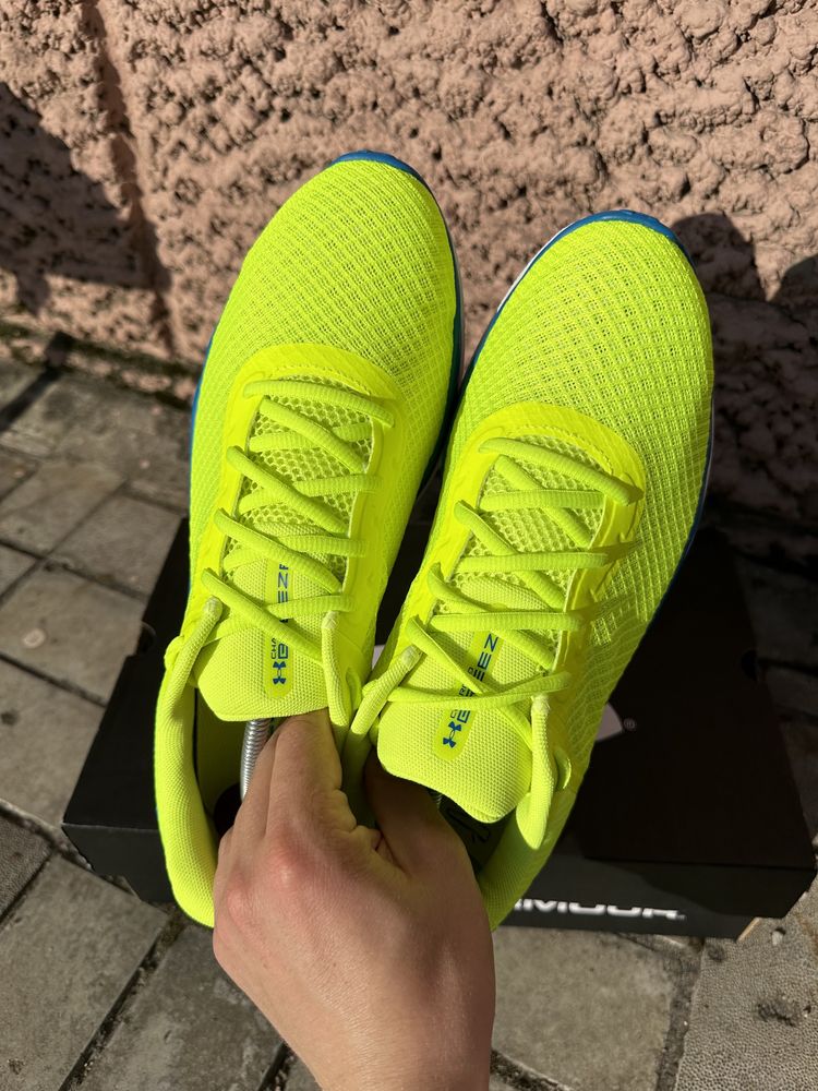 кроссовки Under Armour Ua Charged Breeze 3025129-300  ОРИГИНАЛ