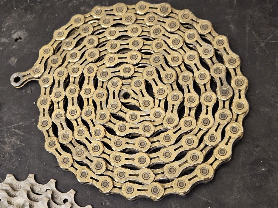 Kaseta shimano ultegra CS R8000  11s w komplecie z lłańcuchem KMC