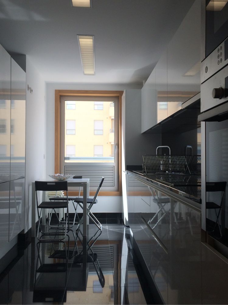 Quarto moderno grande na Alta de Lisboa