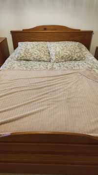 Cama + 2 mesinhas+ cómoda