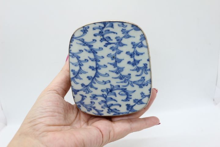 Caixa em Porcelana e Prata Chinesa Azul e Branco Desenho Floral XIX