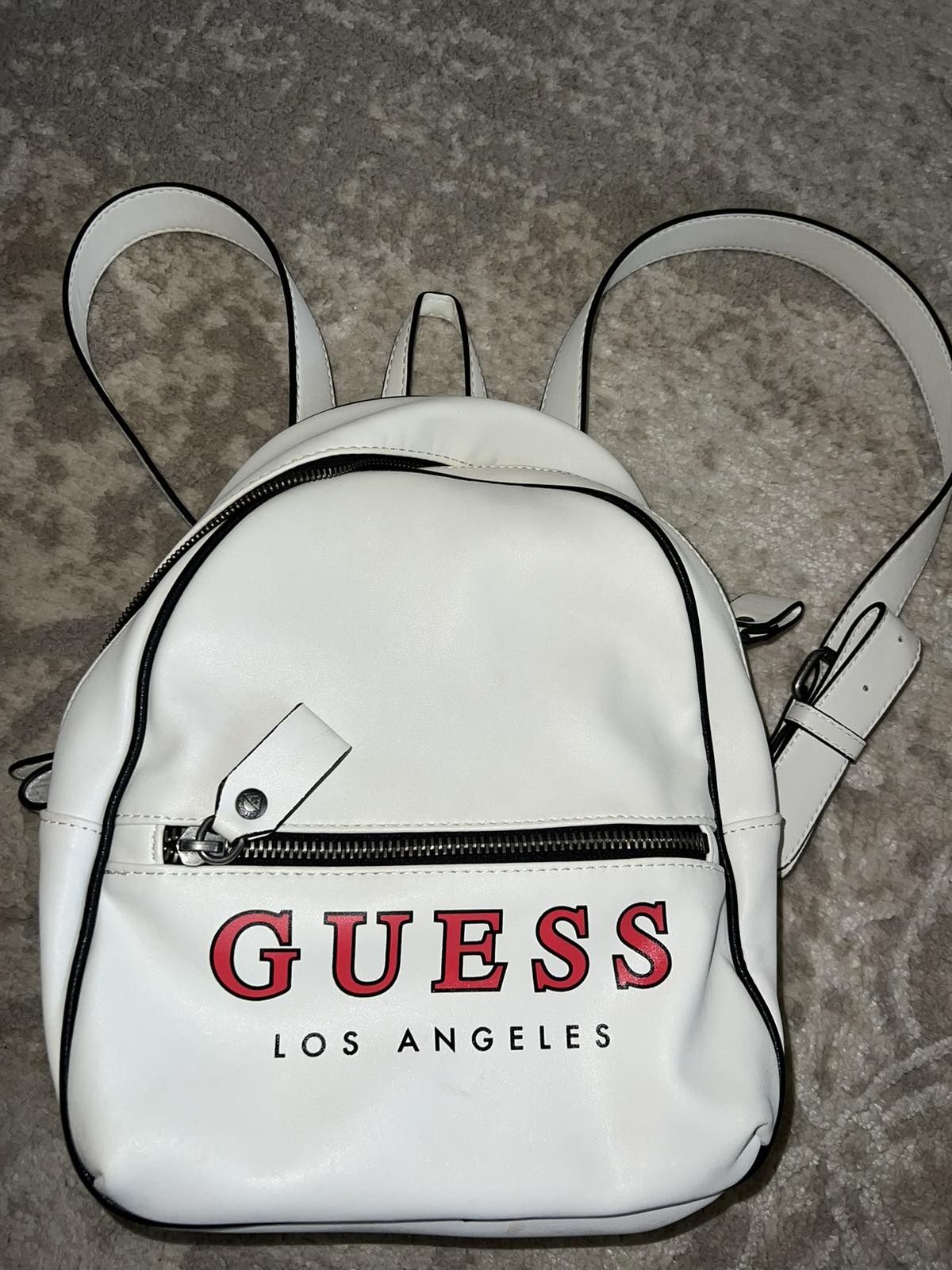 Продам рюкзак от guess