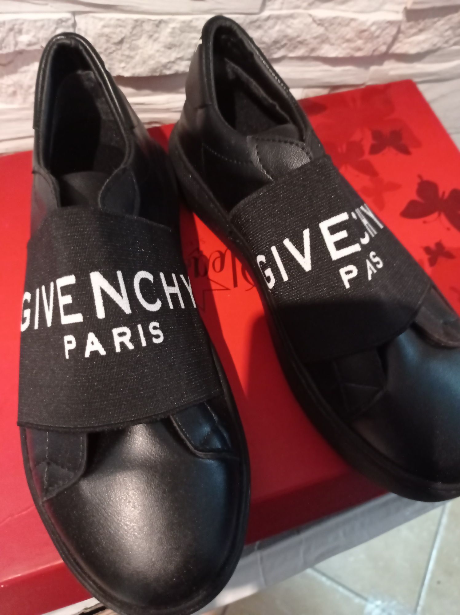 Wyprzedaż Czarne sneakersy Givenchy 36