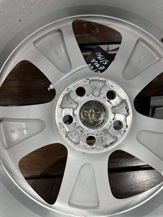 99 Оригинальные литые диски Toyota Prius Avensis 5/100 R17