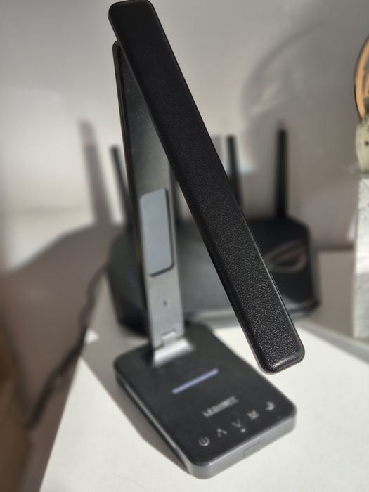 Lampka biurkowa LED z wyświetlaczem