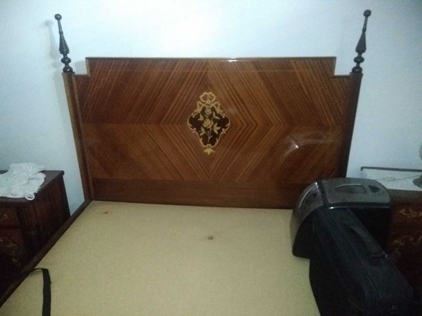 Mobília de quarto Vintage Clássico Cama Roupeiro Mesa de Cabeceira