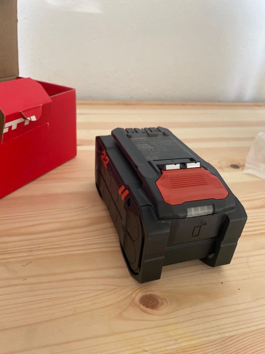 Baterial HILTY Nova em caixa original