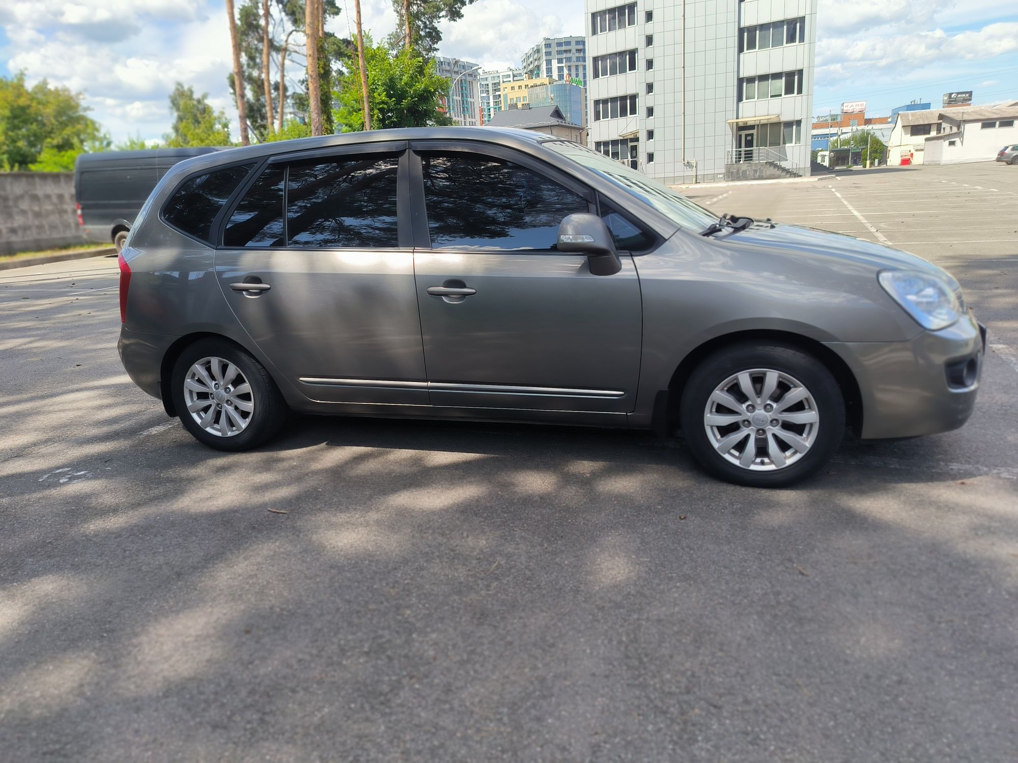 KIA CARENS 2011 газ бензин