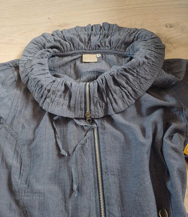 Cienka kurtka damska z dużym kołnierzem stójką Dreamstar XL