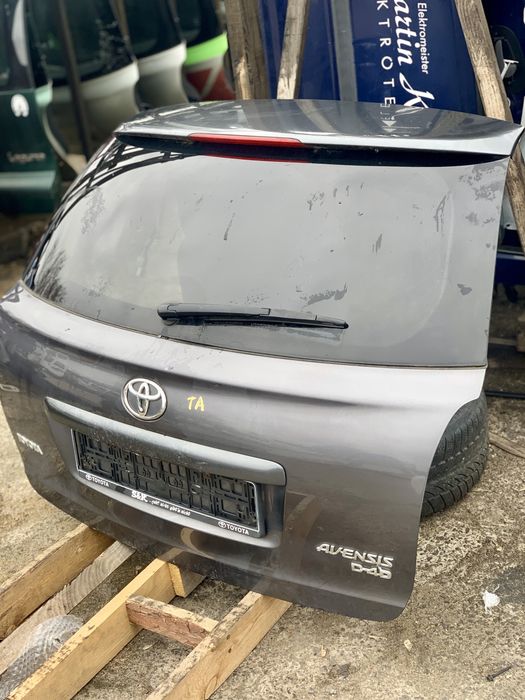 Ляда кришка багажника Toyota Avensis T25 2003-2009 Тойота авенсіс