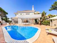 Moradia T5, com piscina e jardim, em Vale do Lobo, Algarve