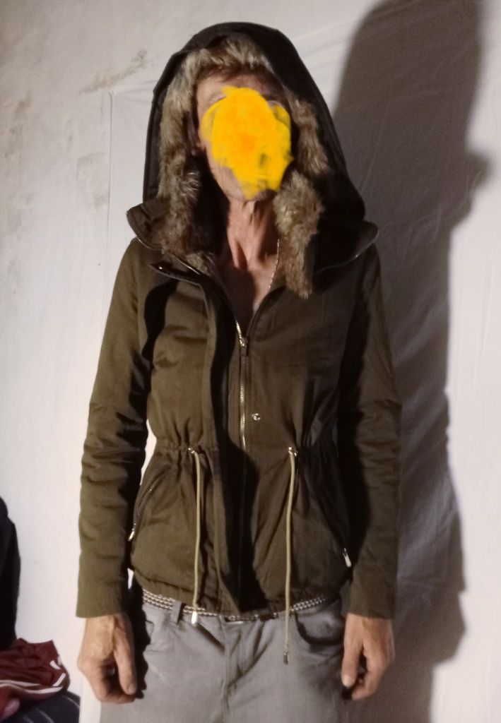 Casaco impermeável com capuz e pelo, Zara, Ref 300