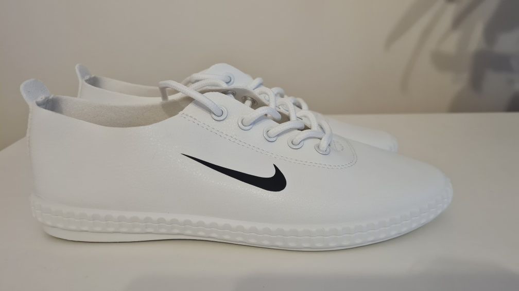 Buty sportowe NIKE