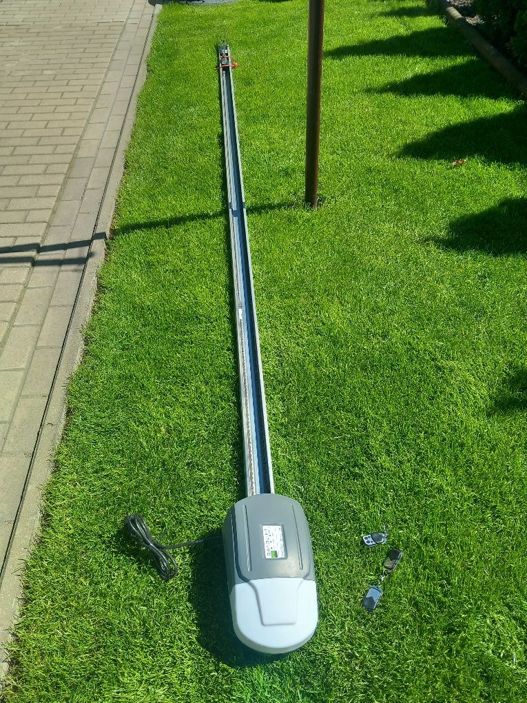 Napęd do bramy segmentowej firmy Gator