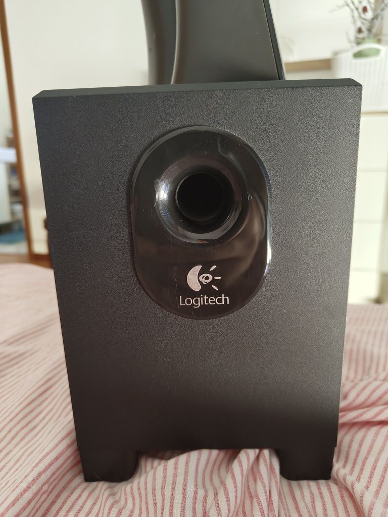 Colunas Logitech 2.1