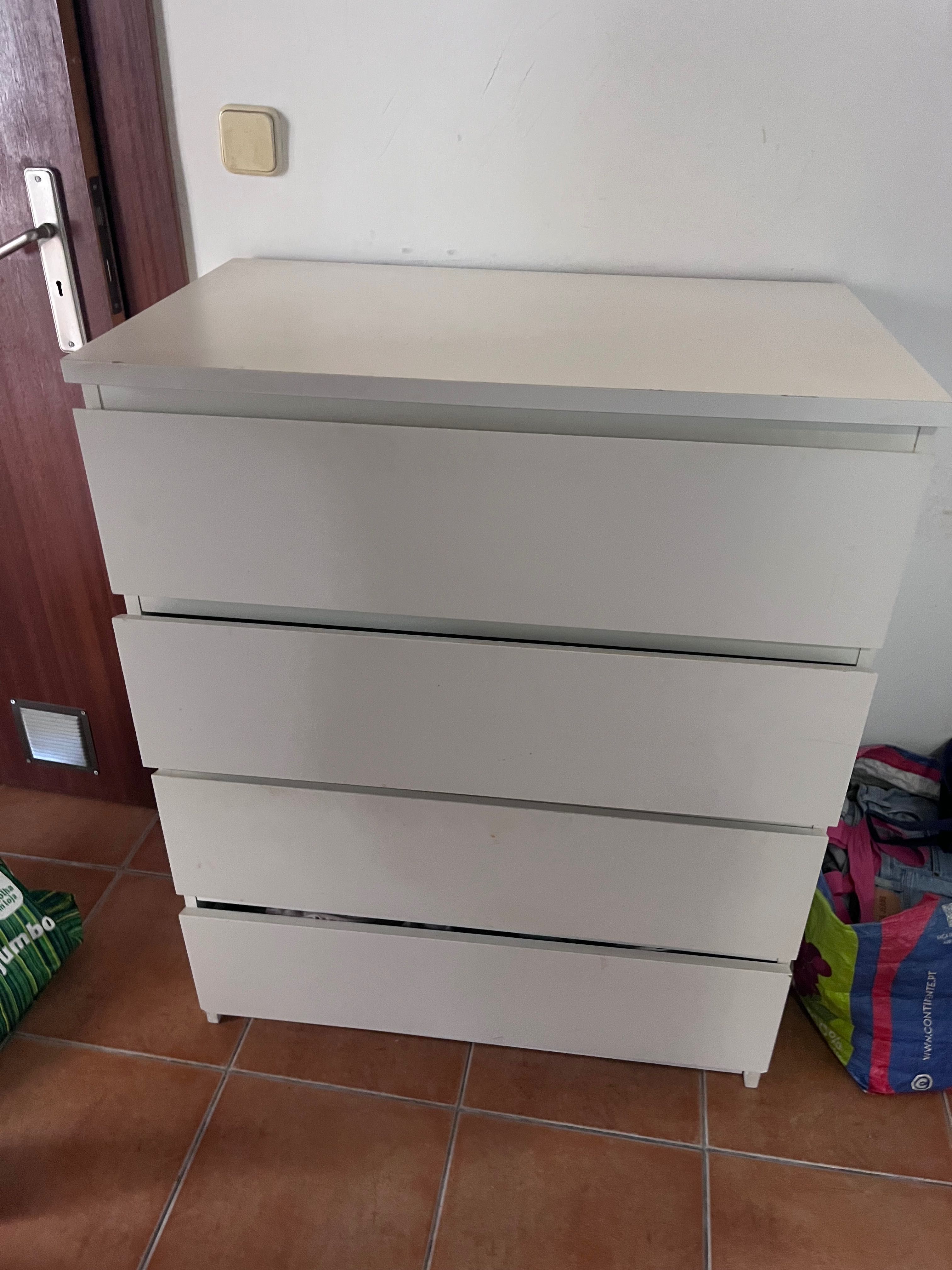 Cómoda em bom estado ikea