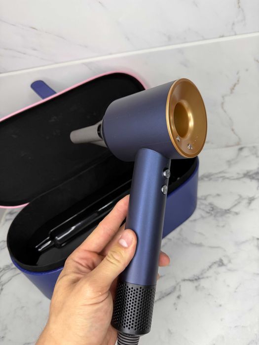 Синій Super Hair Dryer з кейсом і насадкою — потужність у стилі