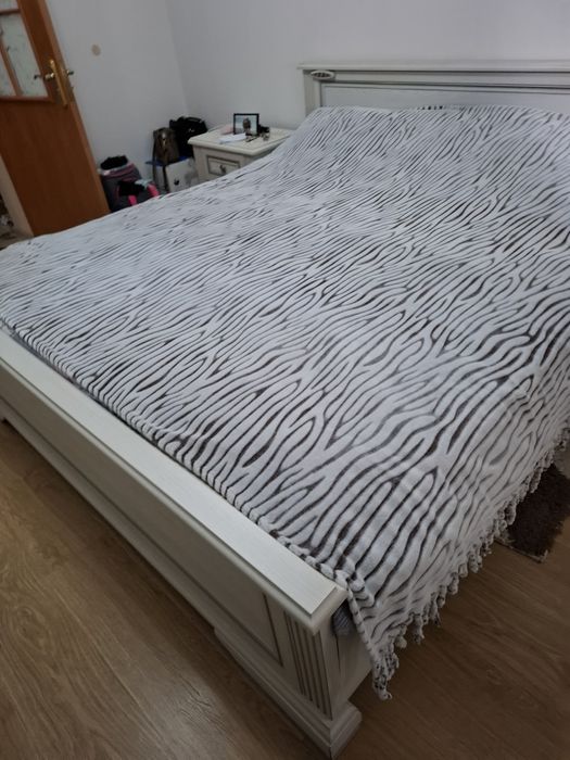 Двоспальне ліжко