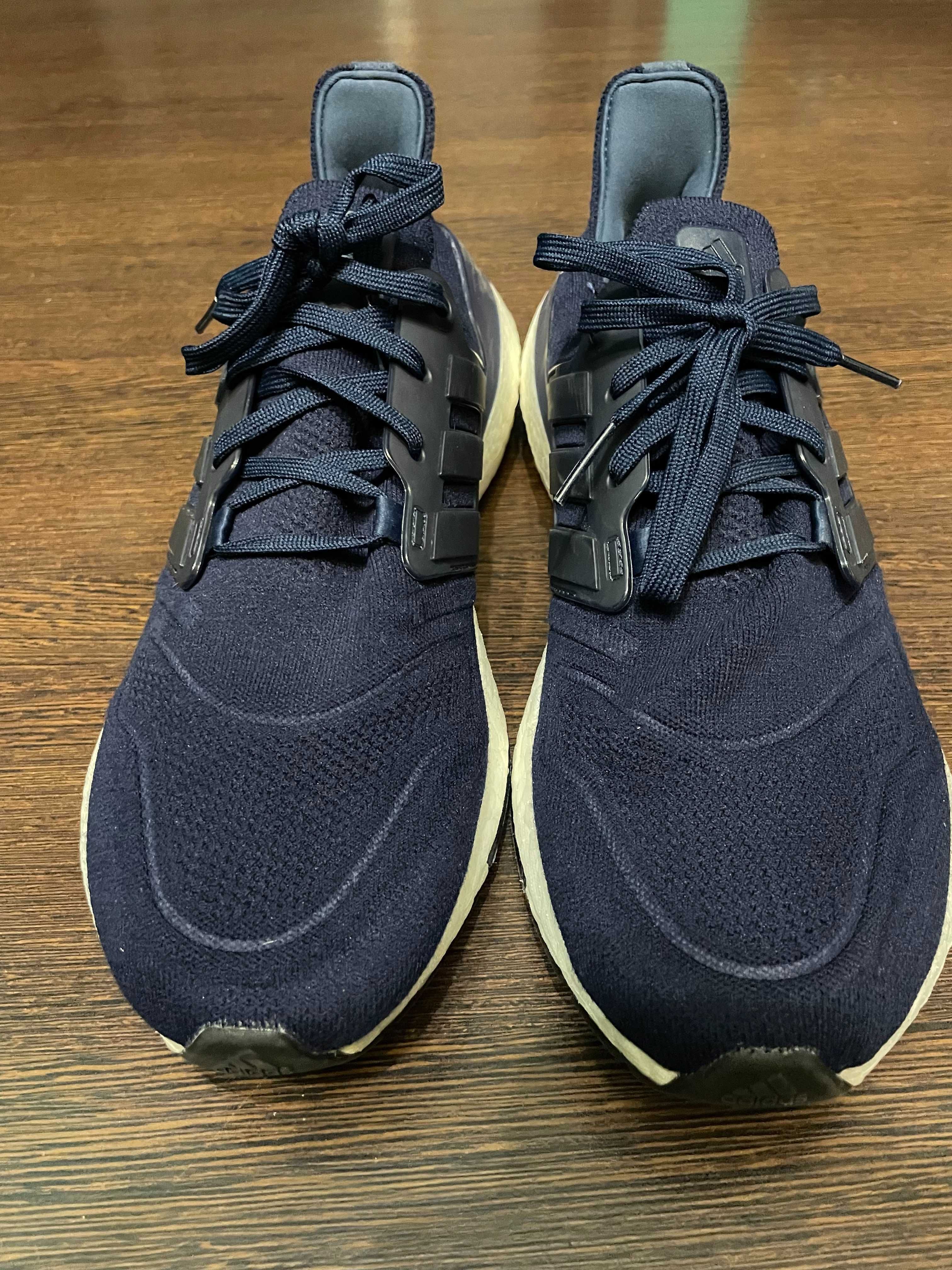 кросівки Adidas UltraBOOST 22.   Р  46 2/3.  29см
