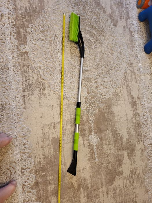 Щітка телескопічна для снігу зі скрибком автомобільна.