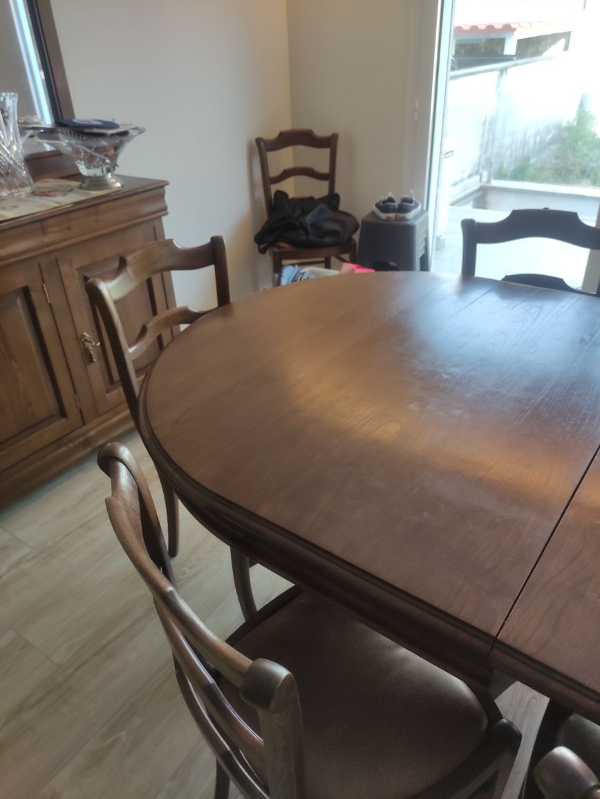 Mesa de sala de jantar de castanheiro