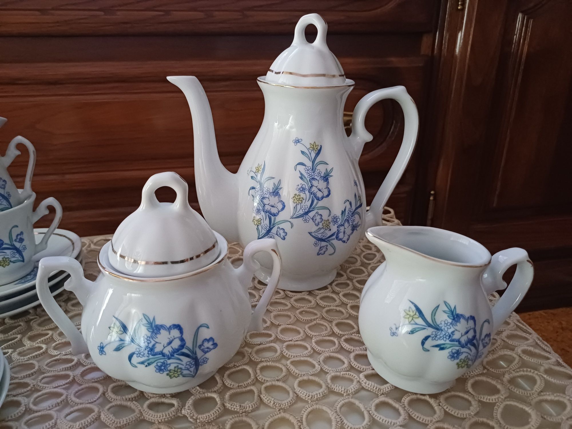 Conjunto de chá em bom estado