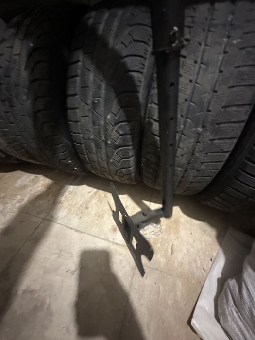 Кронштейн до телевізора стельовий