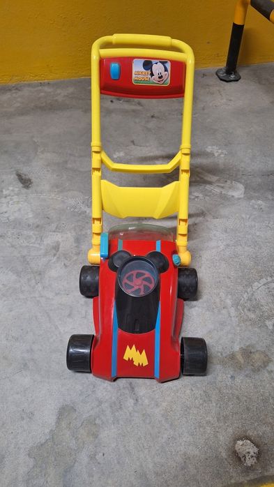 Cortador de grama Mickey