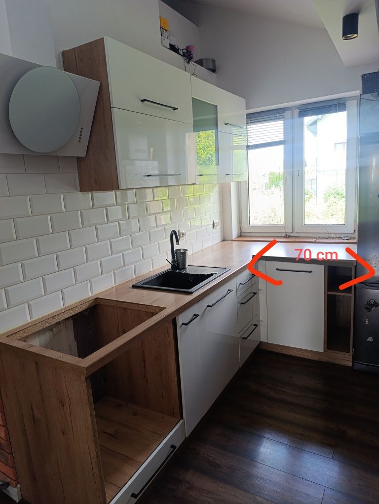 Kuchnia z mikrofalą,okapem i zlewem