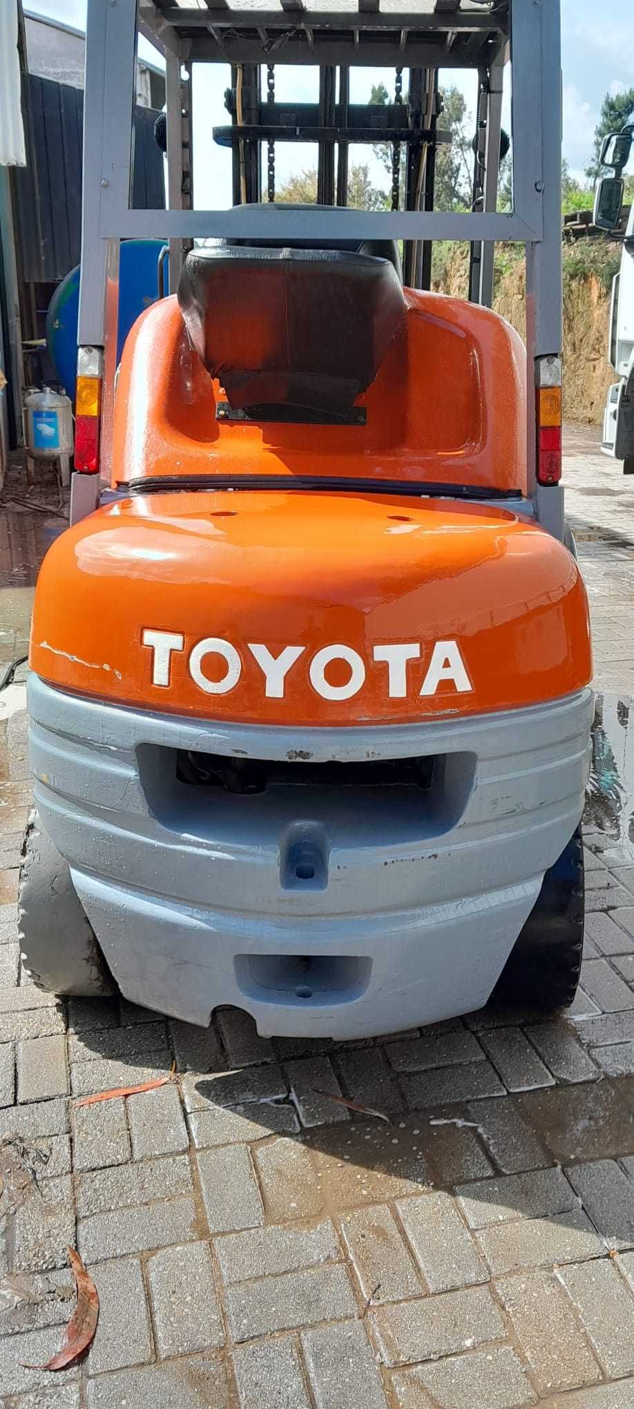 Empilhador Toyota 3.0