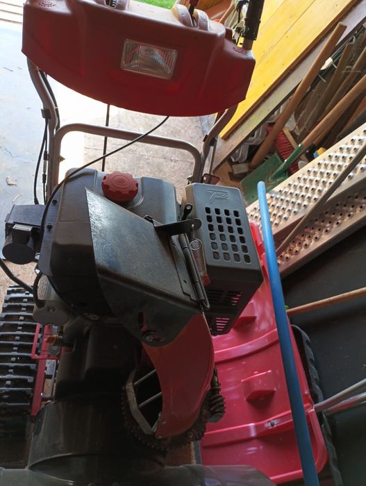 Odśnieżarka alko na gąsienicach mocna 13 koni, stan bdb