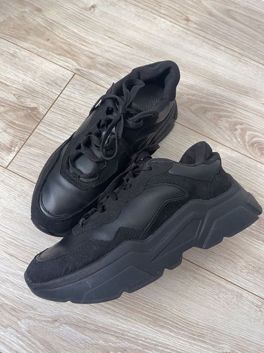 Продам кросівки HM розмір 39(25)