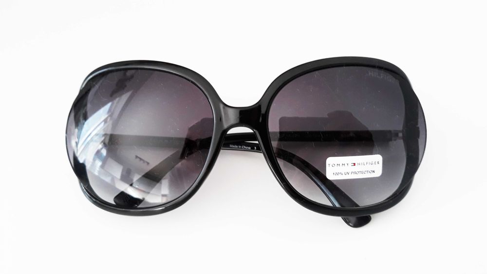 TOMMY HILFIGER Damskie Okulary Przeciwsloneczne 100% Ochrona UV Czarne