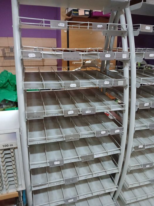 Vende-se expositor para linhas de croché