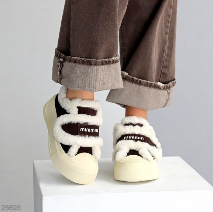 Жіночі шкіряні зимові черевики автоледі в кольорах