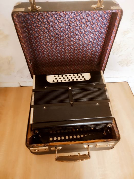 Продам гармонь в гарному  стані