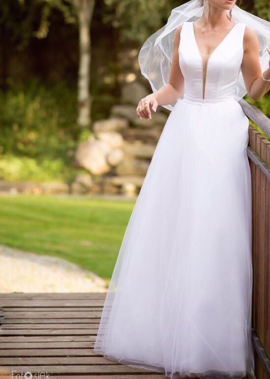 wyjątkowa suknia ślubna. gładka  tiul  xs 167 plus obcas 13 cm