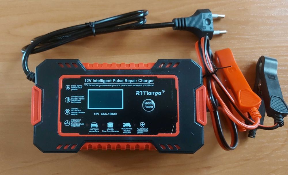 Prostownik samochodowy 12V / 6A