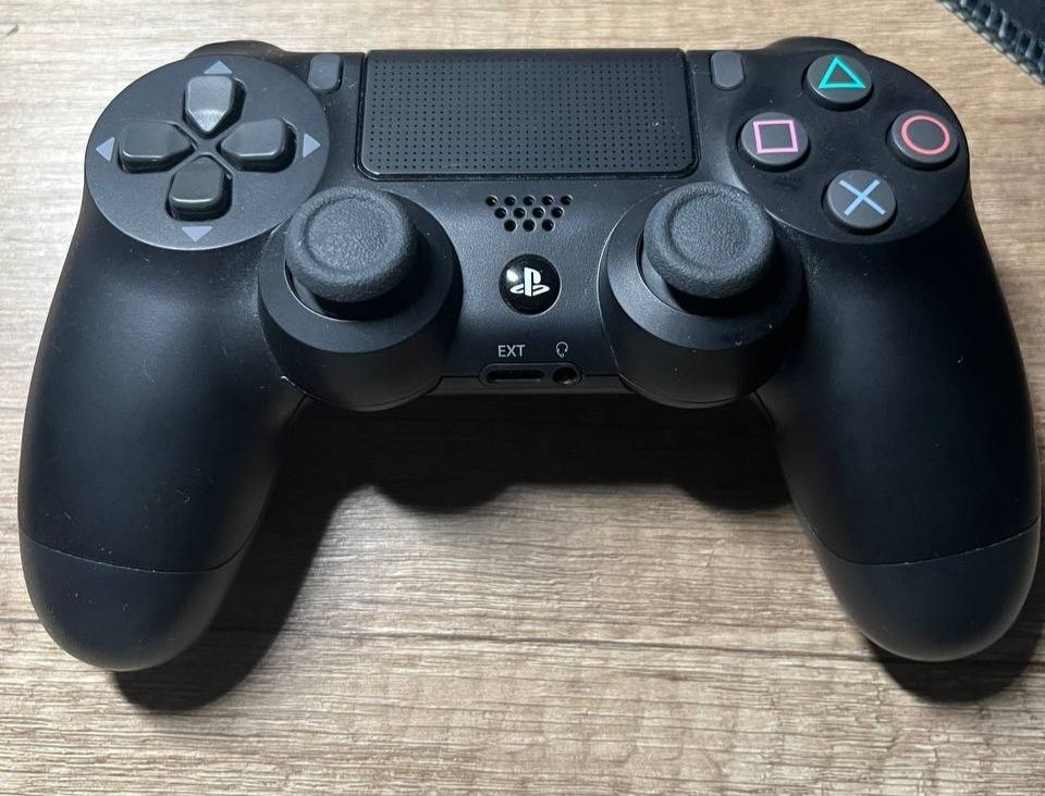 Геймпад Dualshock 4