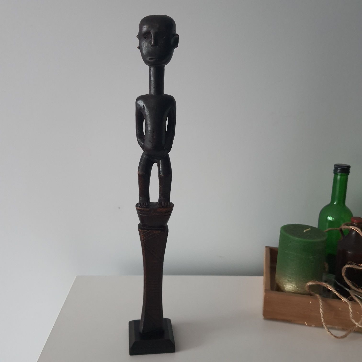 Myśliciel mężczyzna figurka drewniana afrykańska rzeźba drewno Afryka