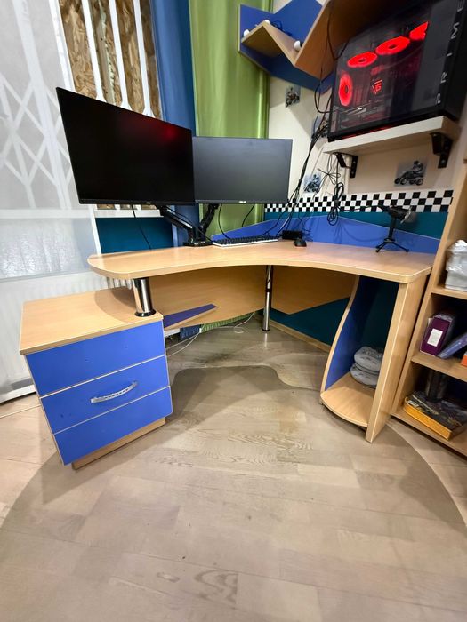 Комплект мебелів для кімнати підлітка