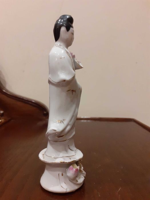 Boneca chinesa em porcelana - Original (falta a mão da sorte)