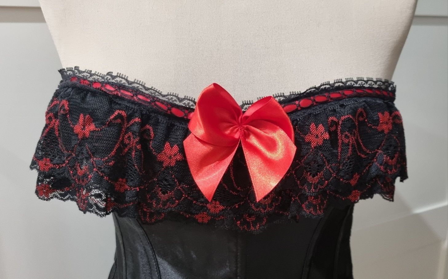 Sexowny gorset z paskami do ponczoch