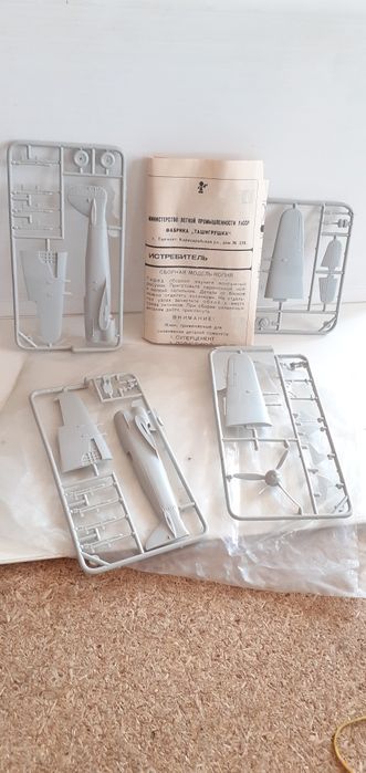 Модели для склеивания. Самолеты. Автомобили.