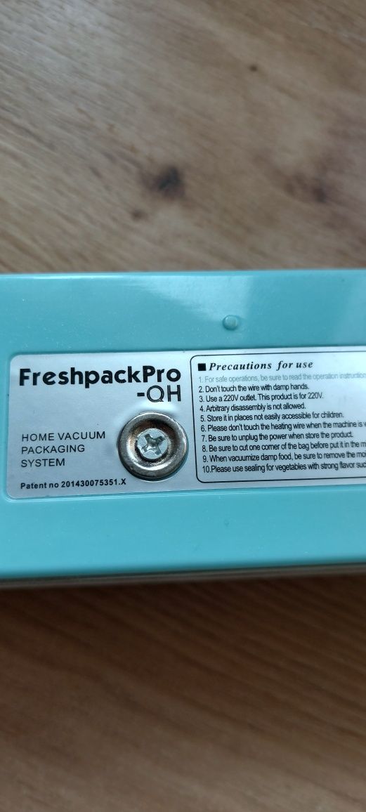 Zgrzewarka próżniowa Freshpack Pro do pakowania żwynośći.