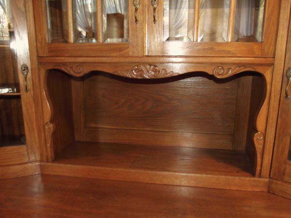 Dębowy pięknie przeszklony kredens z lat 30-tych XX w.